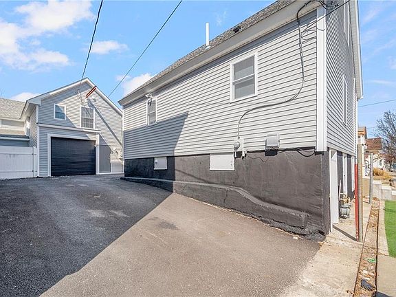 4th image of 133 W Clifford St