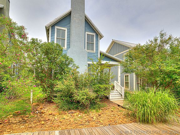 4th image of 39 Boardwalk St