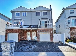 8 Dina Ct, Staten Island, NY 10306