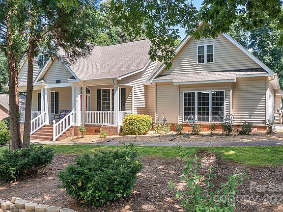 4th image of 157 Saddle Wood Ln