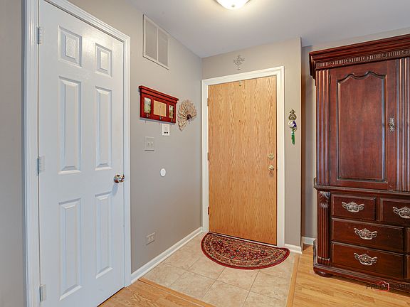 3rd image of 1234 Ballantrae Pl APT B