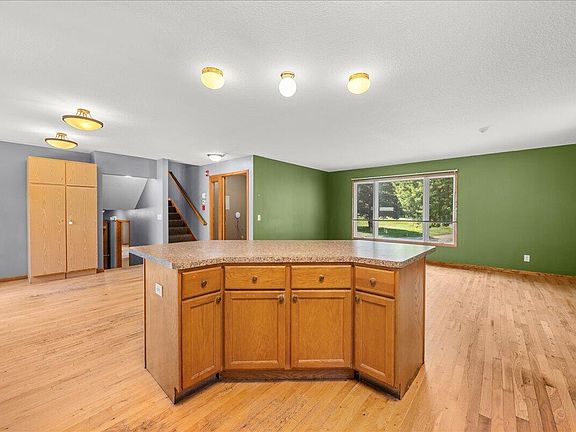 3rd image of 698 Baker ROAD