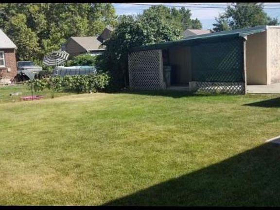 2nd image of 834 N Poinsettia Dr