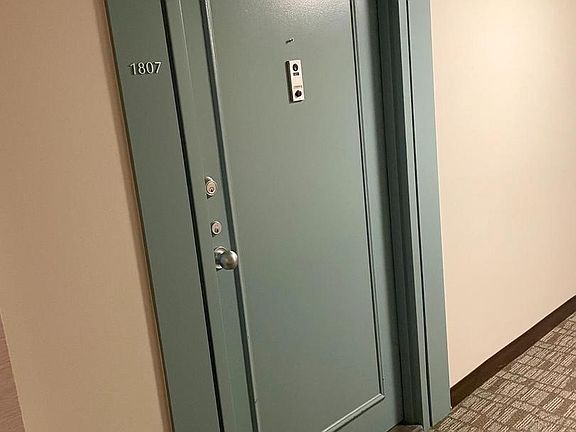 4th image of 203 Yoakum Pkwy APT 1807