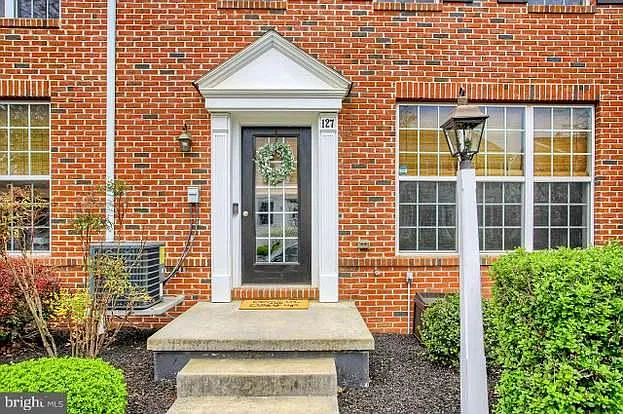 127 Summer Ln
