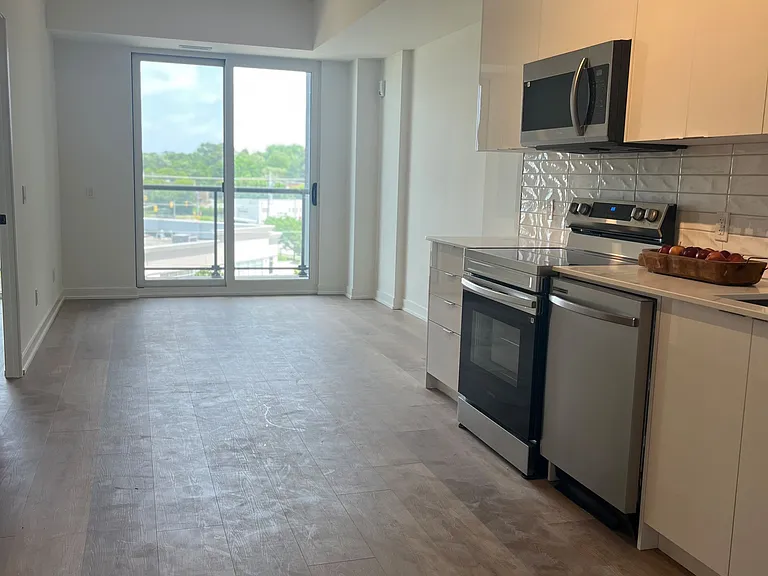 33 Erie Ave #402 — Photo 16