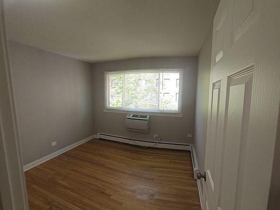2nd image of 6211 N Kenmore Ave APT 502