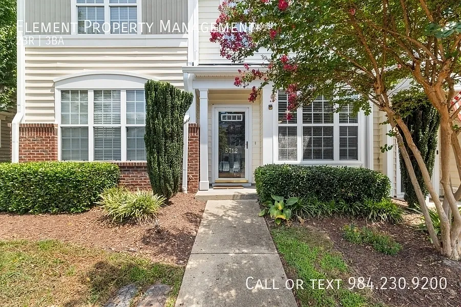 2 bed, 2.5 bath, 1270 sqft, $1,675 — Photo 2