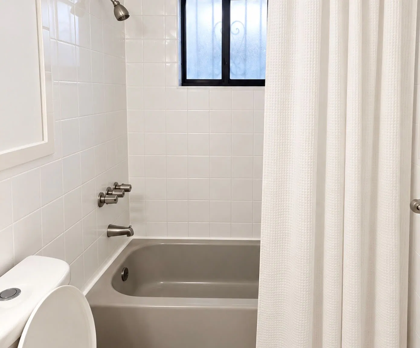 3 bed, 1255 sqft, $3,500 — Photo 2