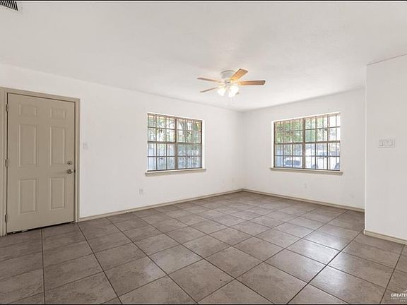 3rd image of 2804 Gumwood Ave