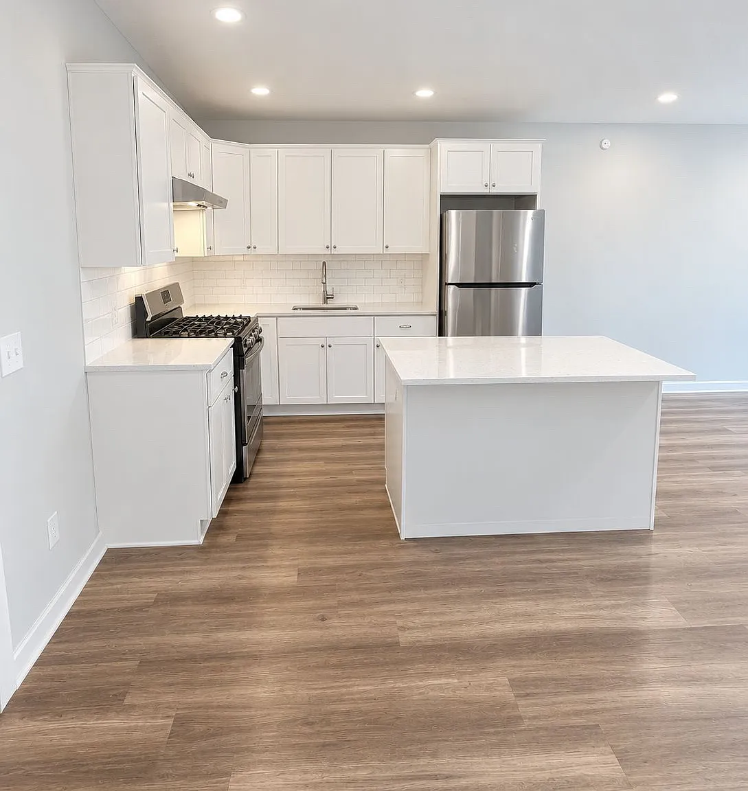 1 bed, $1,718 — Photo 2
