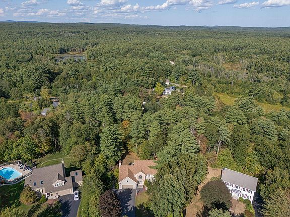 3rd image of 46 Wood Hill Drive