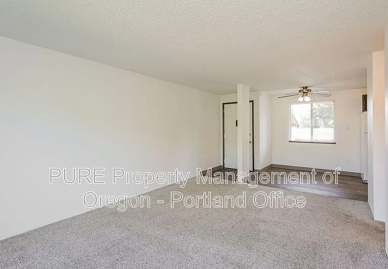 Parkway Garden — Photo 117