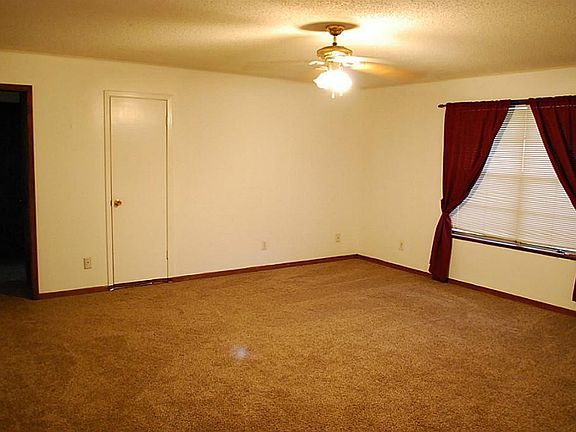 4th image of 906 N McCarty Ave