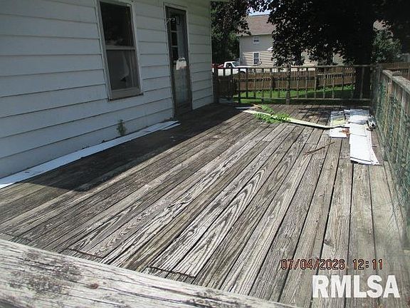 4th image of 213 E Maple St