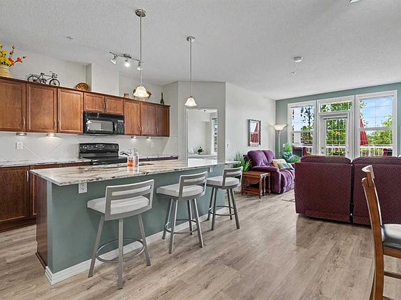 2nd image of 1 Crystal Green Ln #116