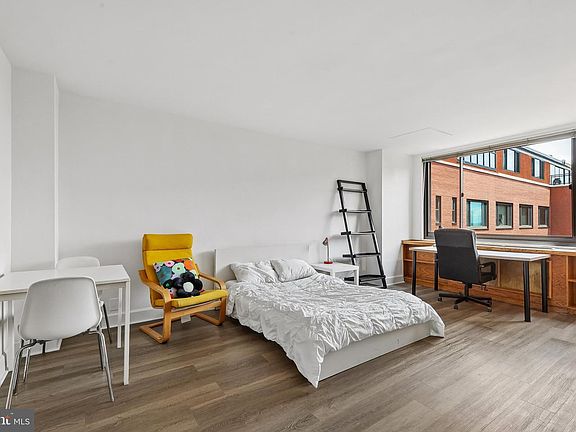 3rd image of 1021 Arlington Blvd APT 1138