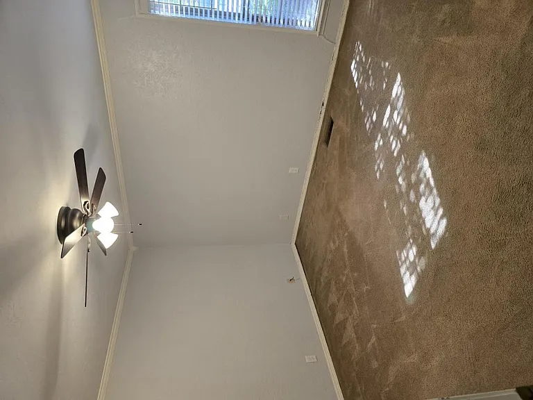 11907 N Mustang Rd — Photo 2