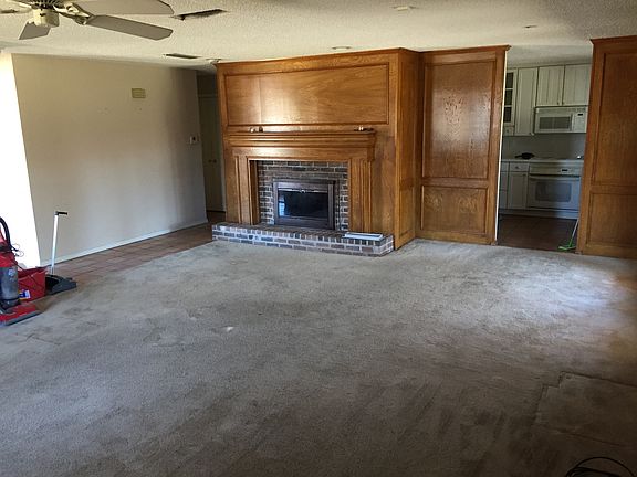 4th image of 304 Elmwood Ct