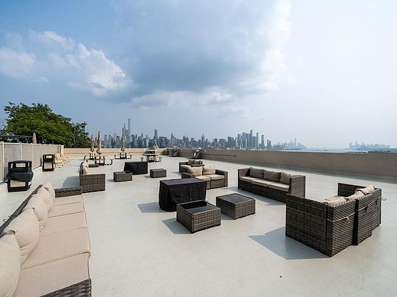 3rd image of 6040 Boulevard E #23