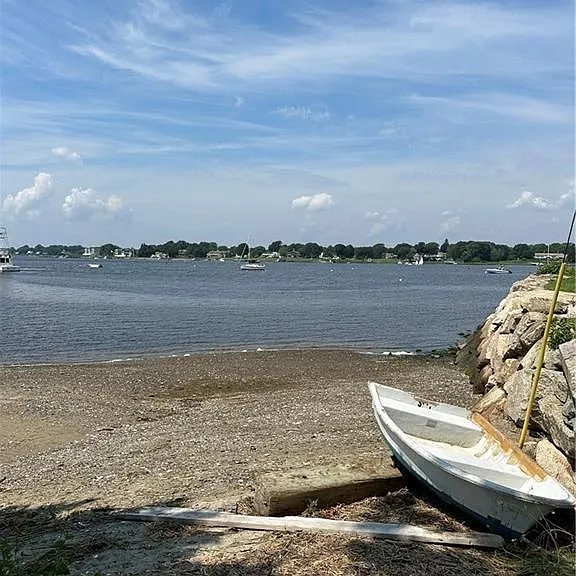 58 Beach St — Photo 2