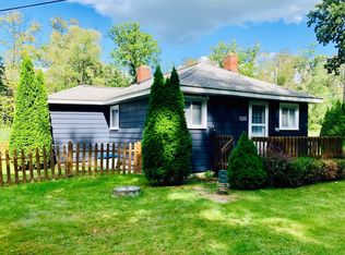 10111 River Ln, Pinckney, MI 48169