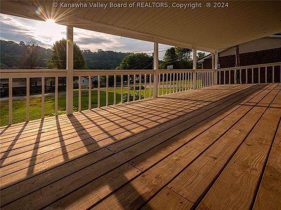 4th image of 133 Rockwood Dr