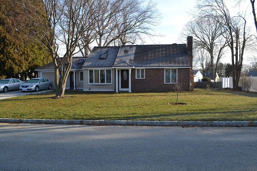 1st image of 114 Woodstock Ln