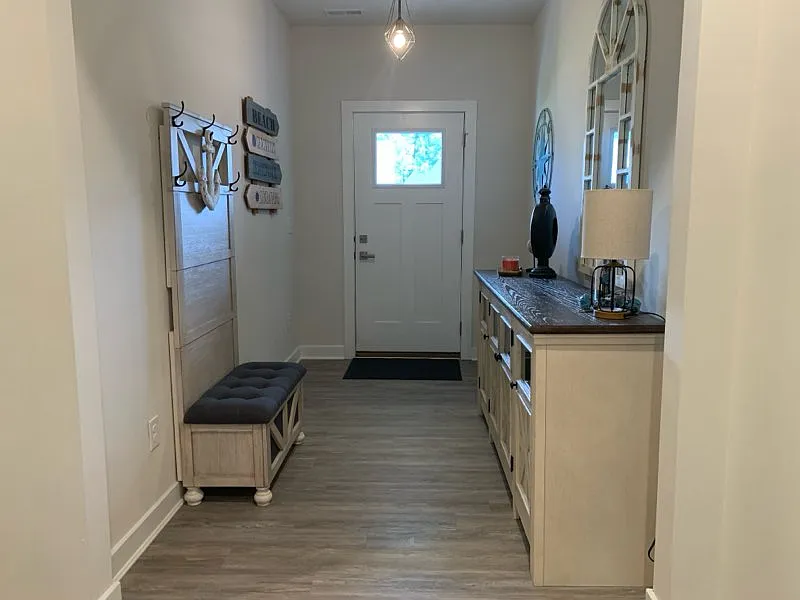 5 bed, 2512 sqft, $2,900 — Photo 3
