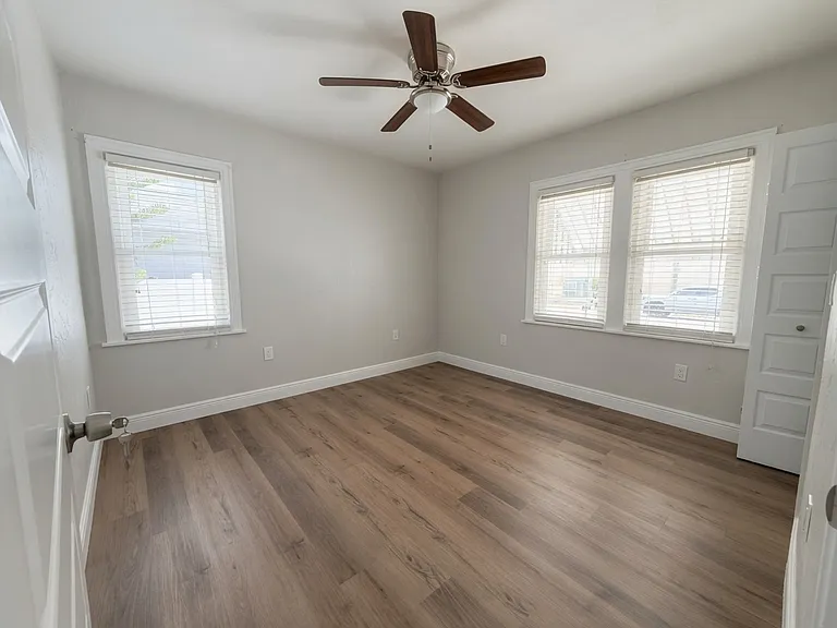 1st bedroom.