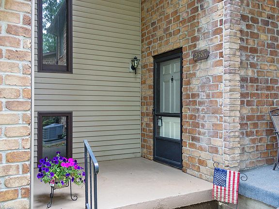 4th image of 2587 Chatham Woods Dr SE