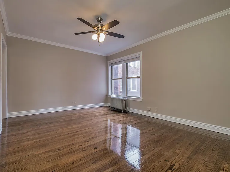 2450 W Addison St #2A — Photo 8