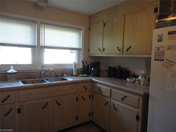 5th image of 689 Irving Park Blvd
