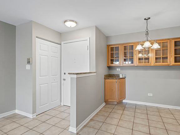 5th image of 1627 N Windsor Dr APT 205