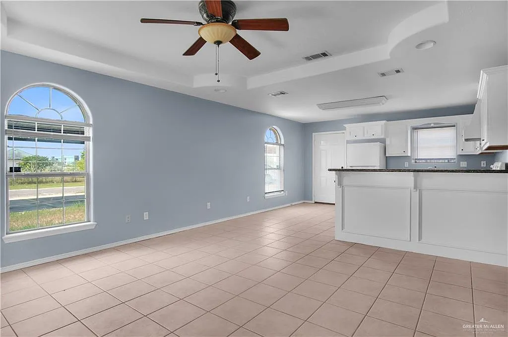 2 bed, 2.0 bath, 3808 sqft, $800 — Photo 3