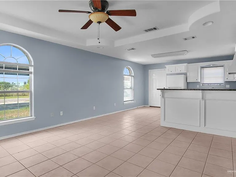 1608 W Portales Dr — Photo 3