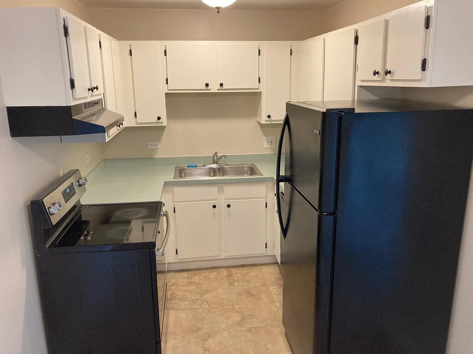 2 bed, 770 sqft, $1,595 — Photo 3