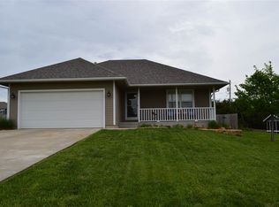 3418 NW 39th Ct, Topeka, KS 66618