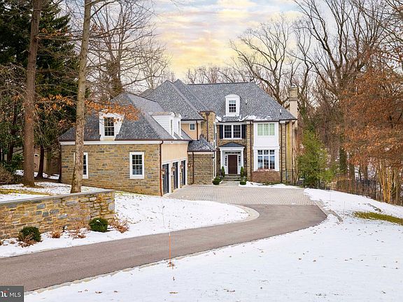 3rd image of 732 Saint Andrews Rd