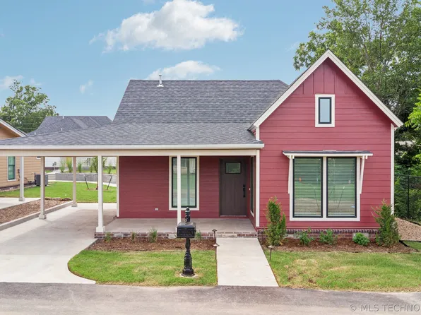 210 S Bluff St #B, Catoosa, OK 74015