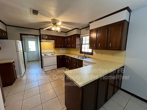 3rd image of 2224 W Aberdeen Dr