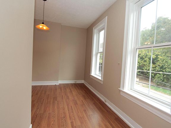 5th image of 147 E Clifton Ave