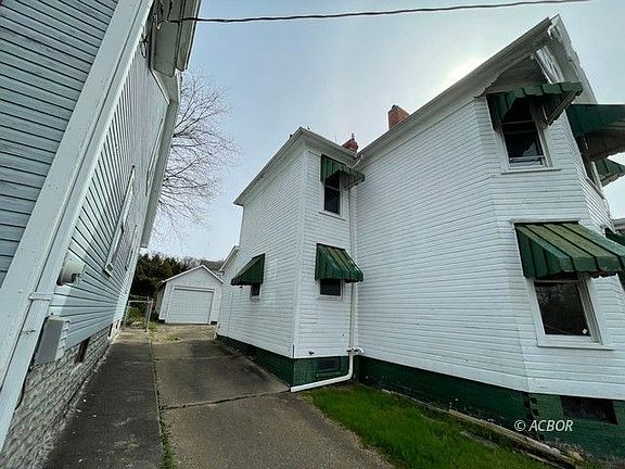 4th image of 702 8th St