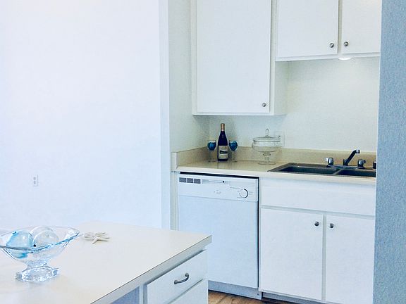 4th image of 788 Pinetree Cir APT 21