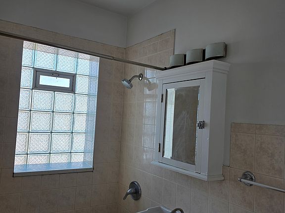 3rd image of 2723 N Lockwood Ave #3D