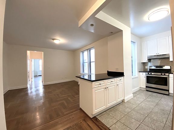 2nd image of 105 Pinehurst Ave APT 50