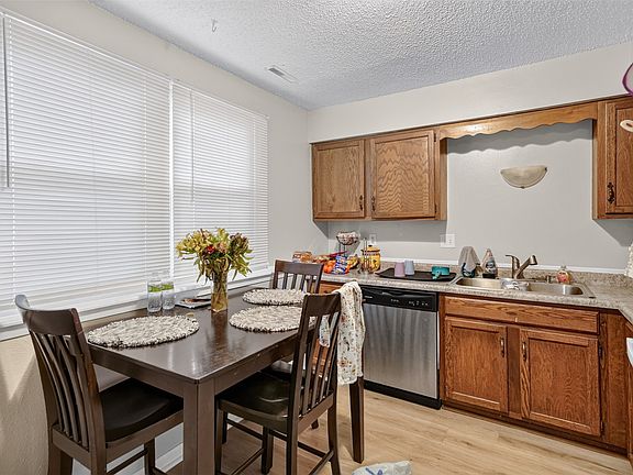 3rd image of 2407-2409 SE 17th St