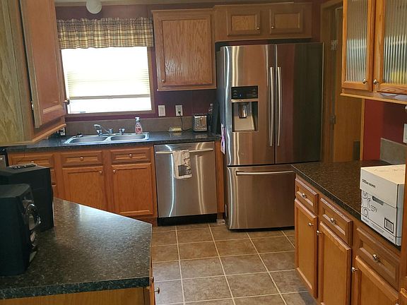 3rd image of 814 S Gorman Ave