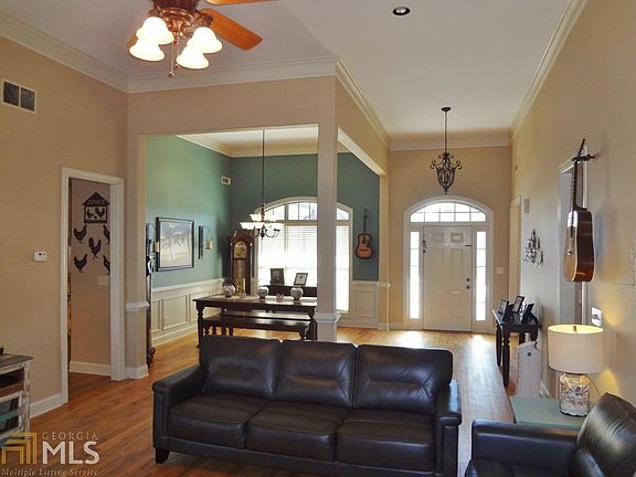 3rd image of 15 Wilshire Ln
