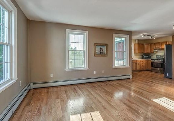 4th image of 24 Carlton St #3